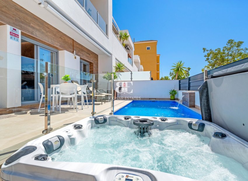 Resale - Townhouse -
Formentera del Segura