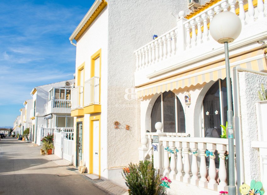 Resale - Townhouse -
Guardamar del Segura - Urbanizaciones