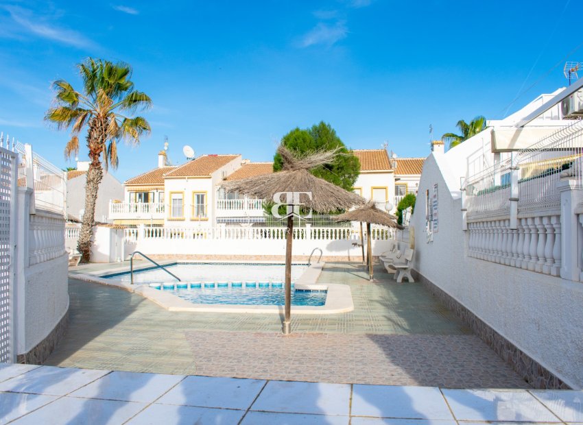Resale - Townhouse -
Guardamar del Segura - Urbanizaciones