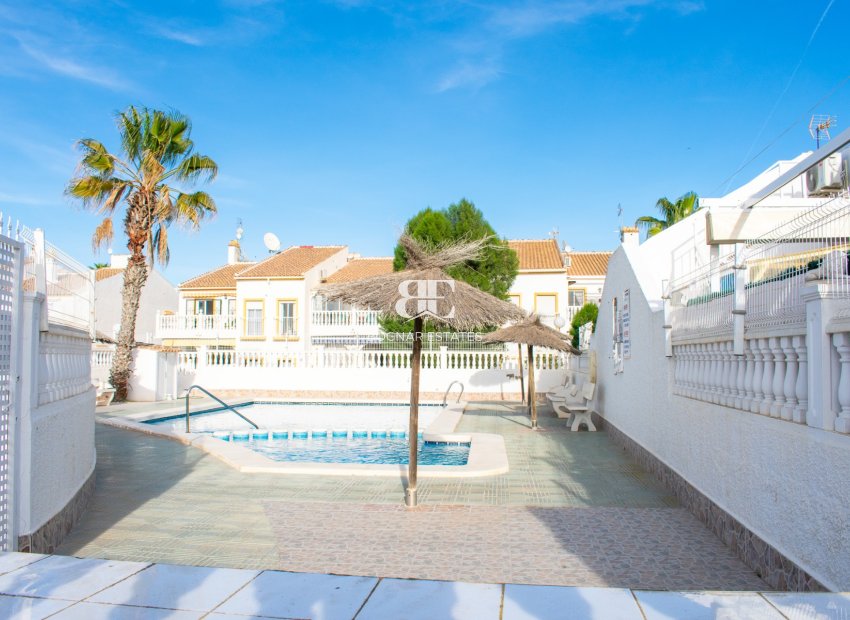 Resale - Townhouse -
Guardamar del Segura - Urbanizaciones