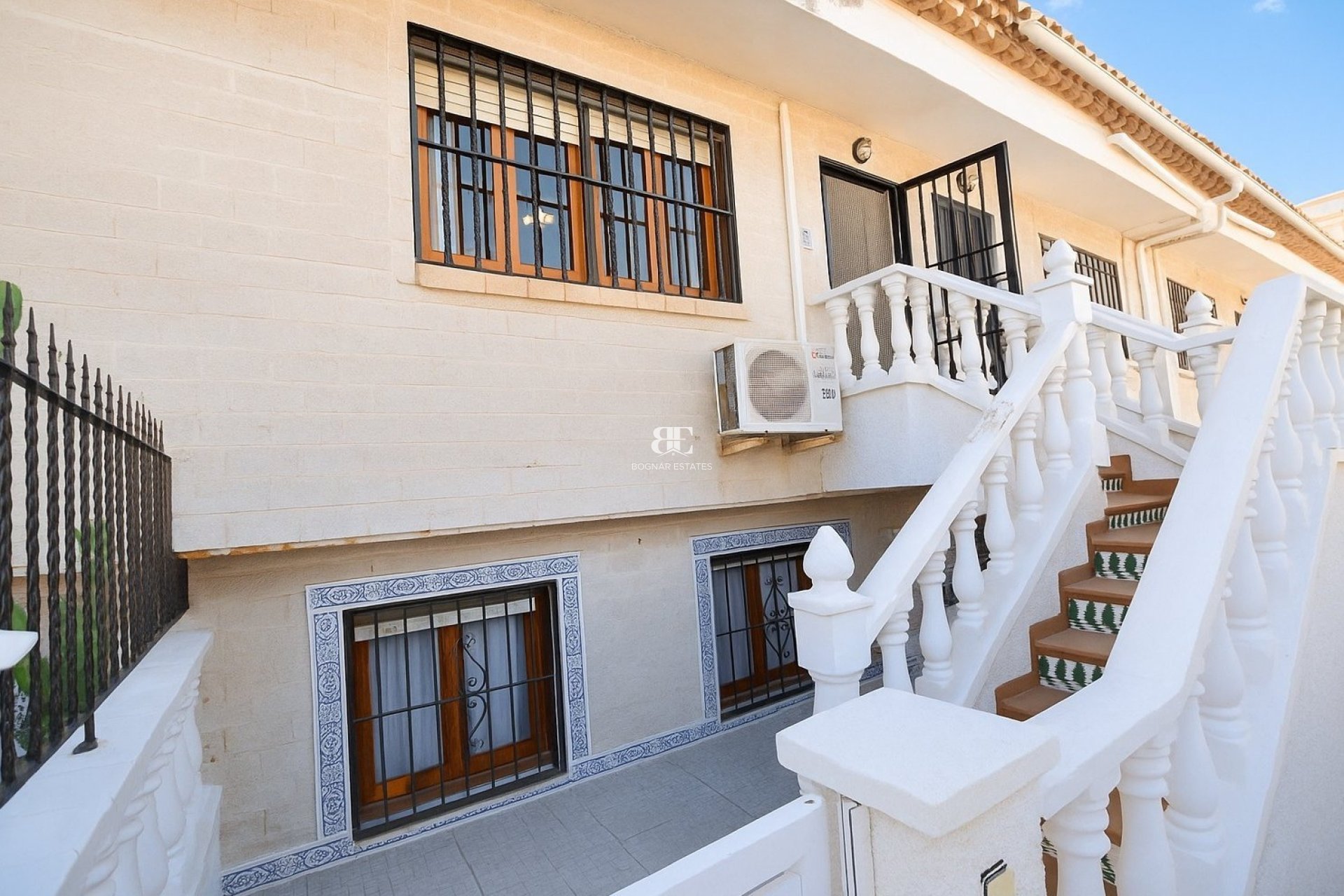 Resale - Townhouse -
La Mata