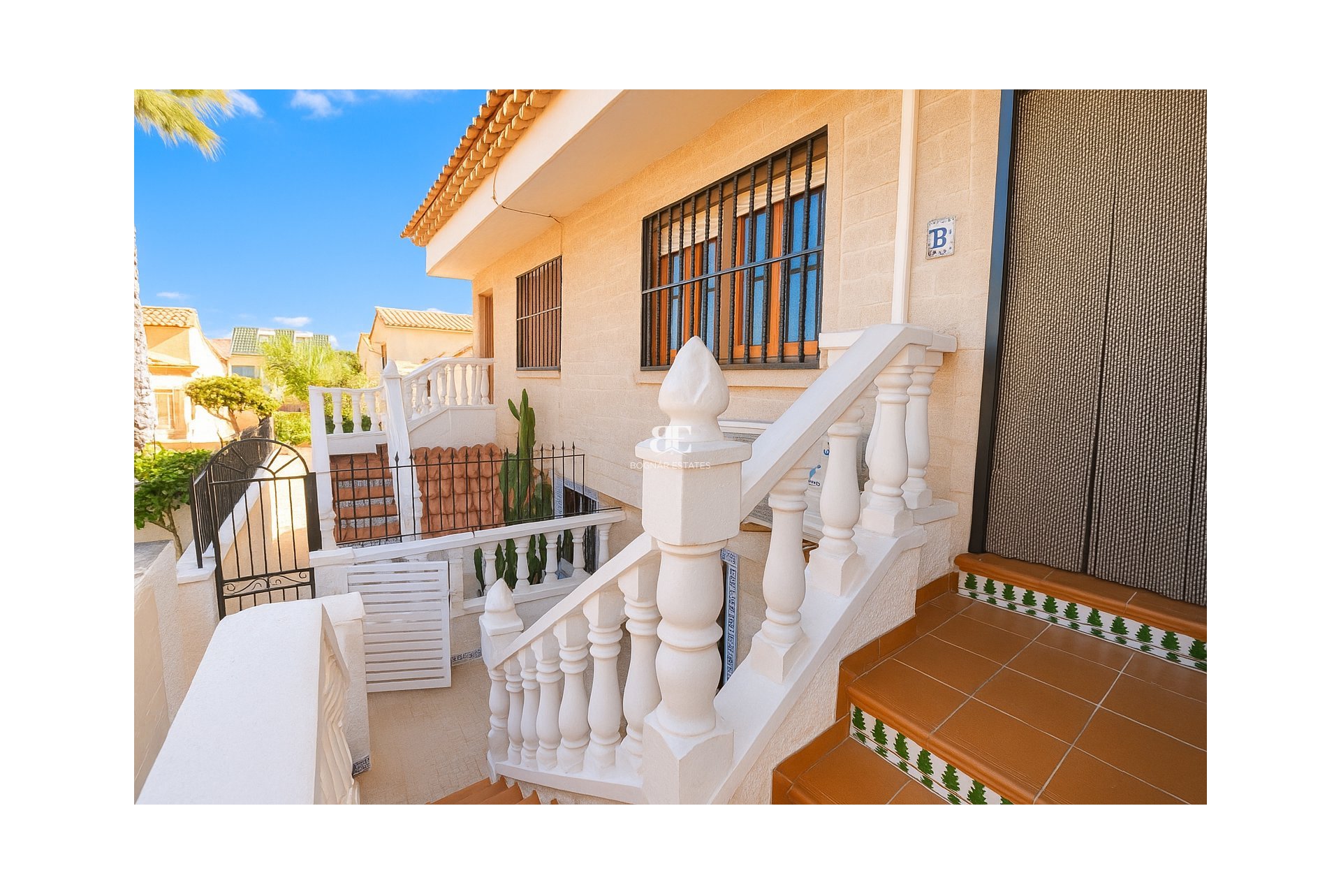 Resale - Townhouse -
La Mata