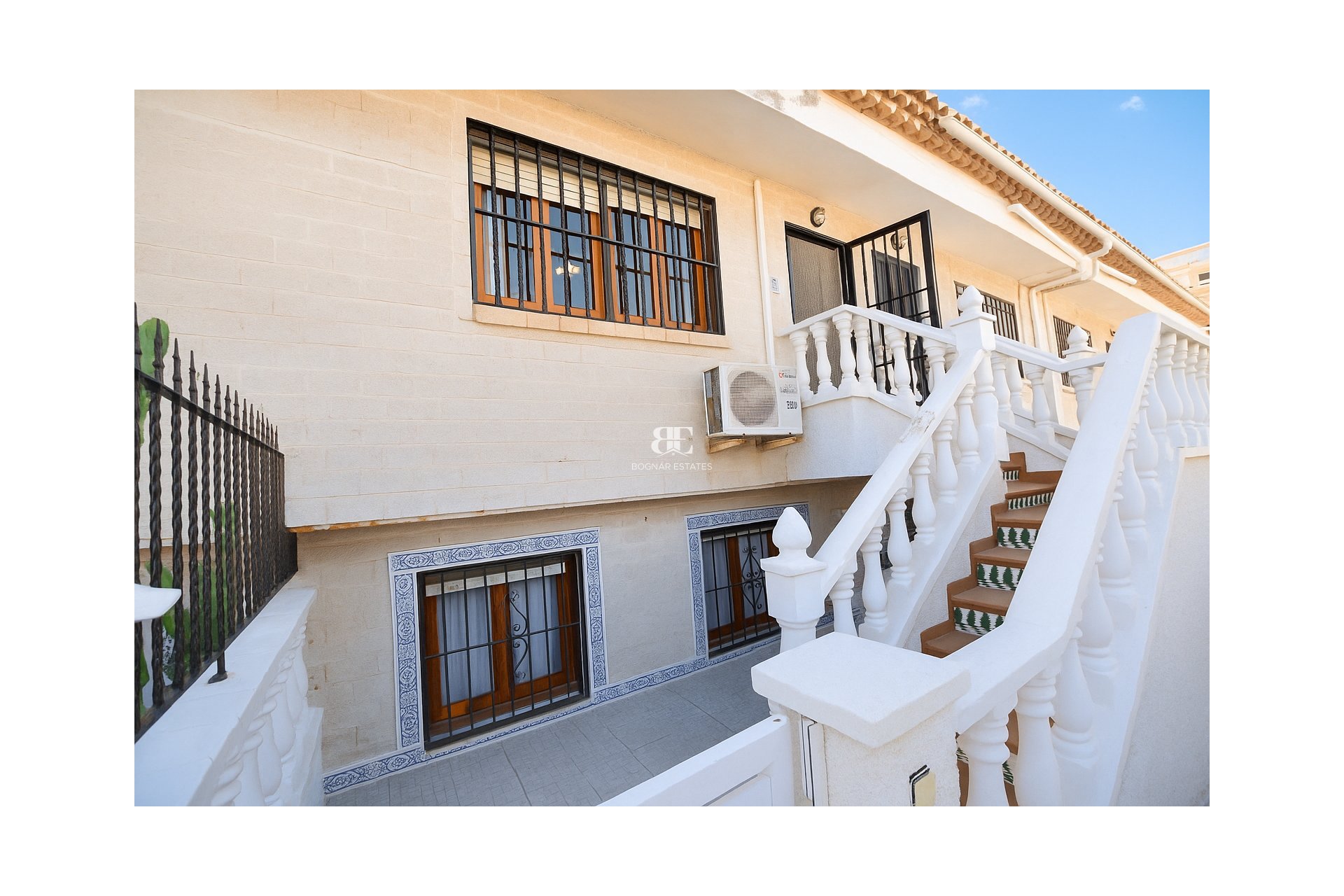 Resale - Townhouse -
La Mata