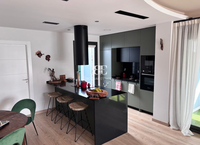 Resale - Townhouse -
Los Montesinos - La Herrada