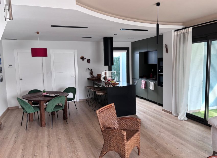 Resale - Townhouse -
Los Montesinos - La Herrada