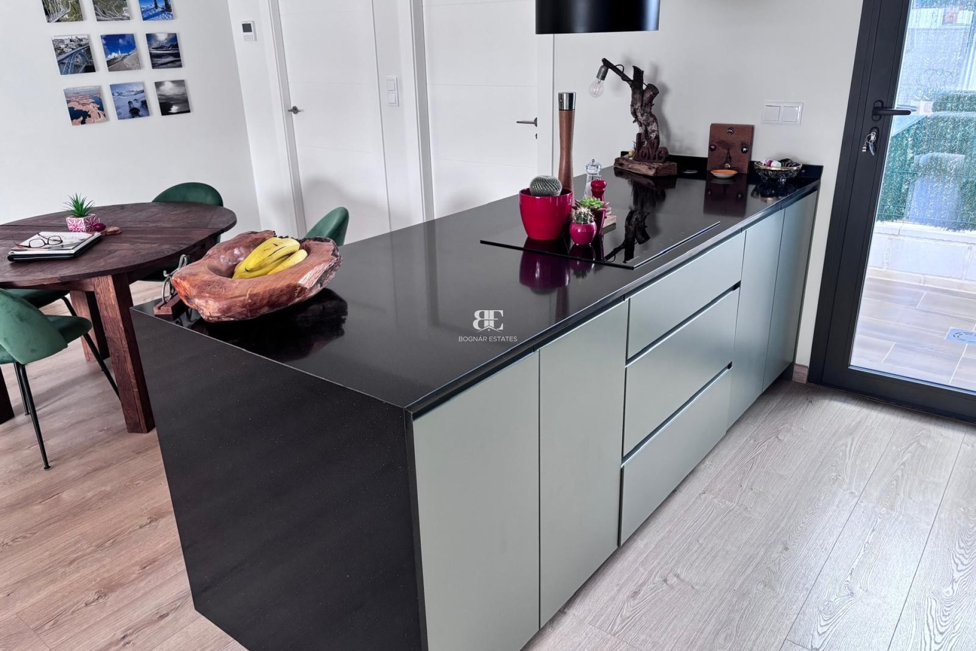 Resale - Townhouse -
Los Montesinos - La Herrada