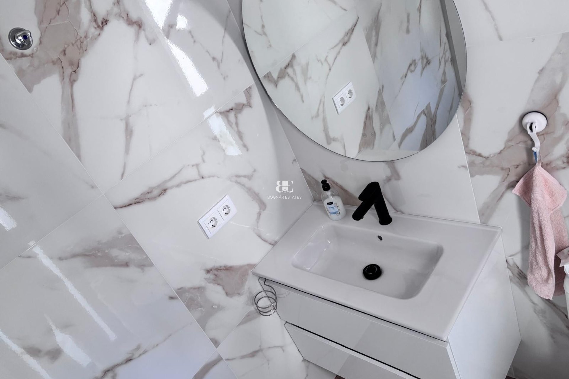 Resale - Townhouse -
Los Montesinos - La Herrada