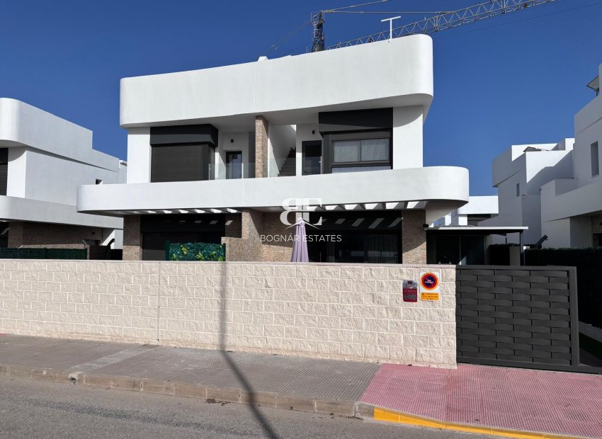 Resale - Townhouse -
Los Montesinos - La Herrada