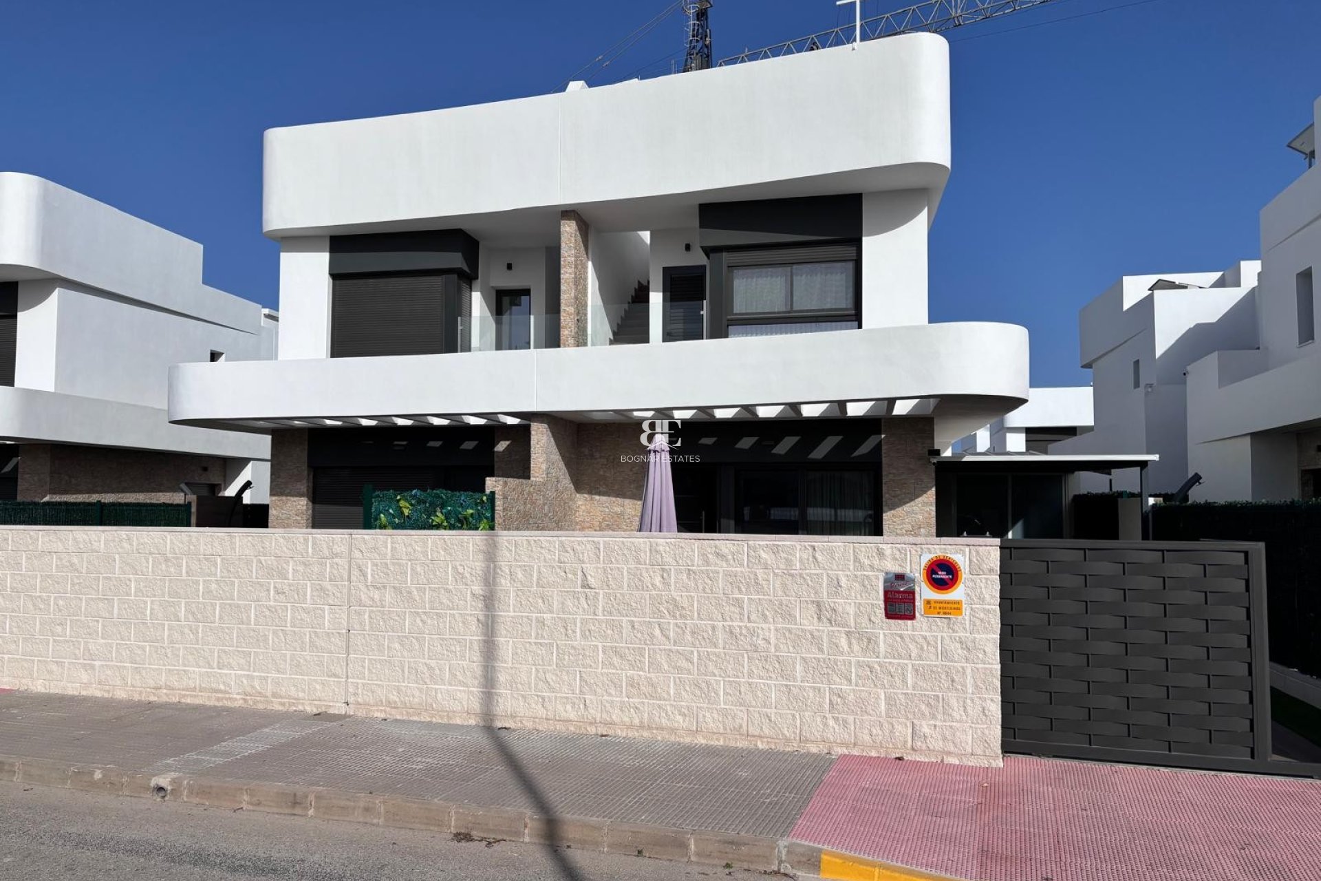 Resale - Townhouse -
Los Montesinos - La Herrada