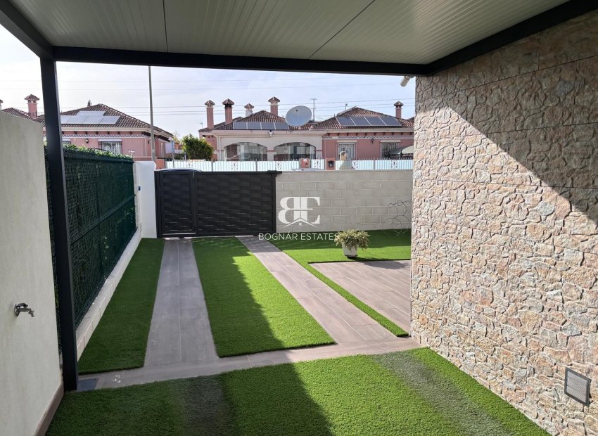 Resale - Townhouse -
Los Montesinos - La Herrada