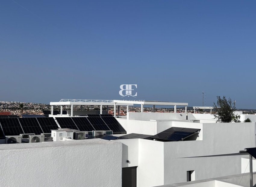 Resale - Townhouse -
Los Montesinos - La Herrada