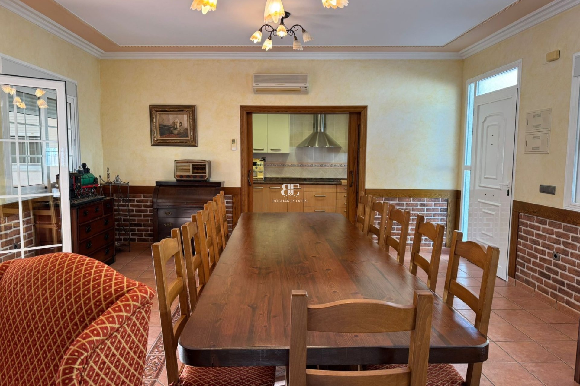 Resale - Townhouse -
Los Montesinos