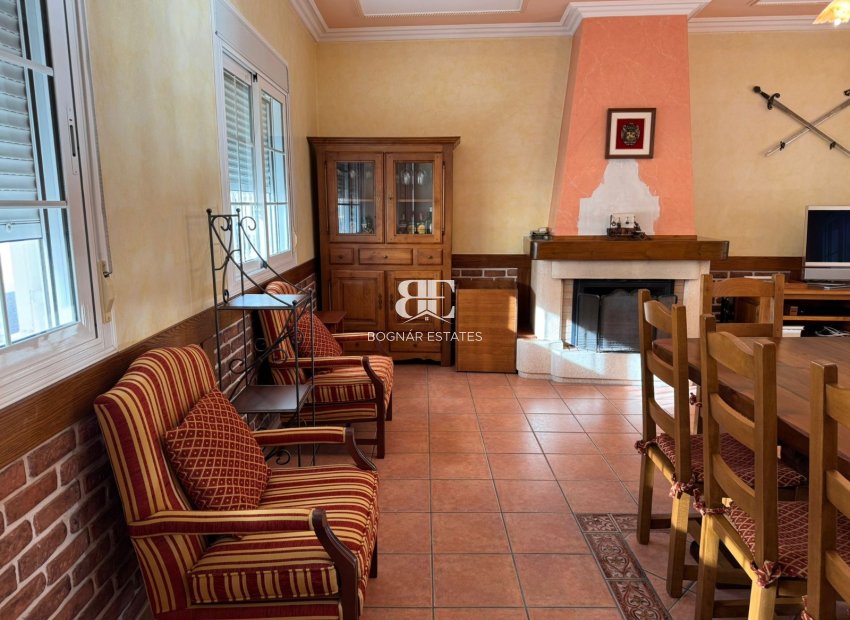 Resale - Townhouse -
Los Montesinos