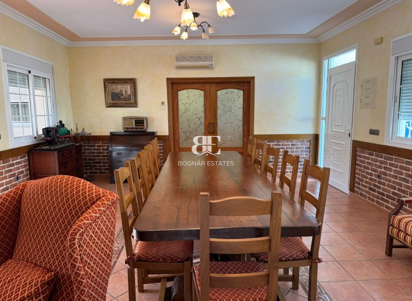 Resale - Townhouse -
Los Montesinos