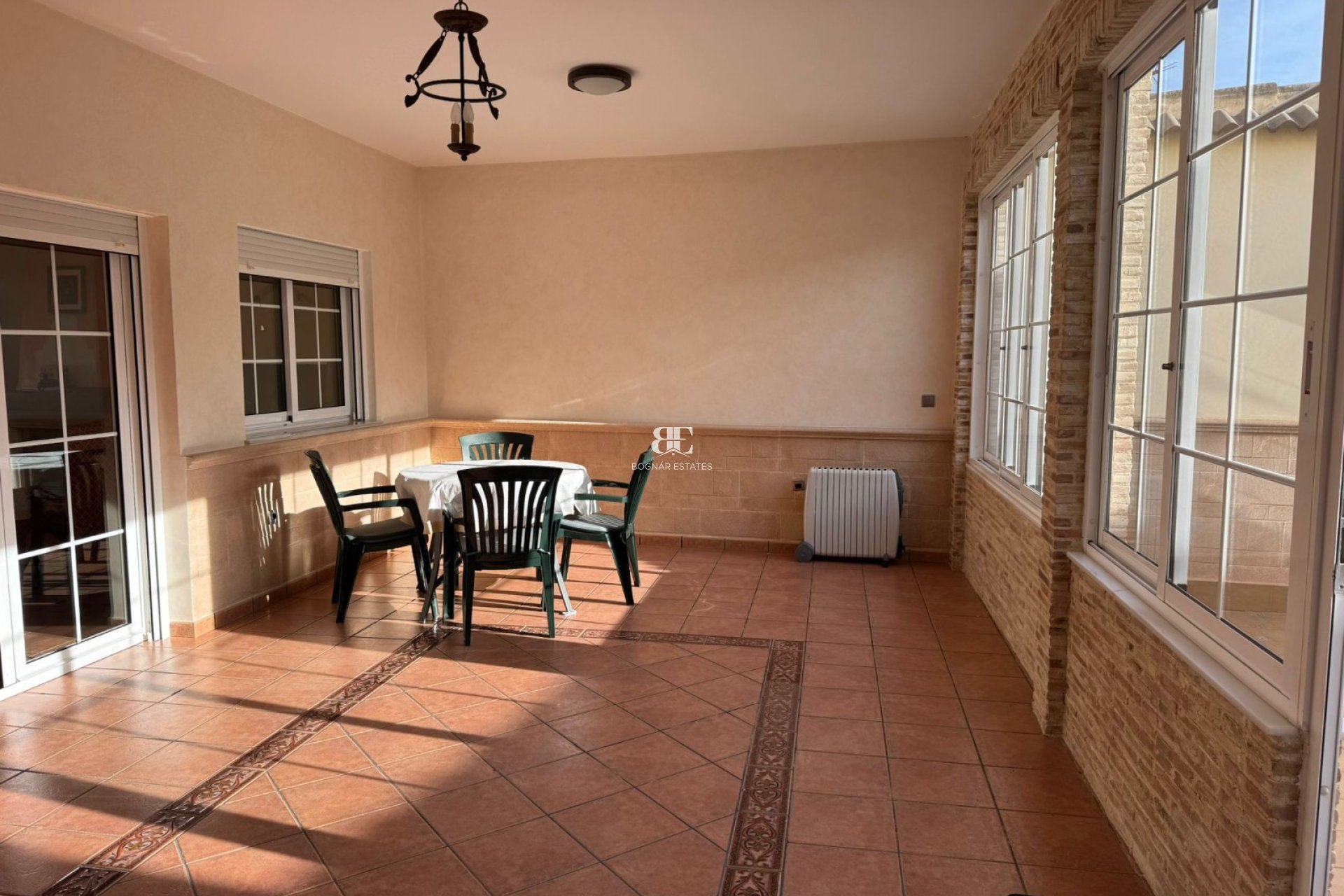 Resale - Townhouse -
Los Montesinos