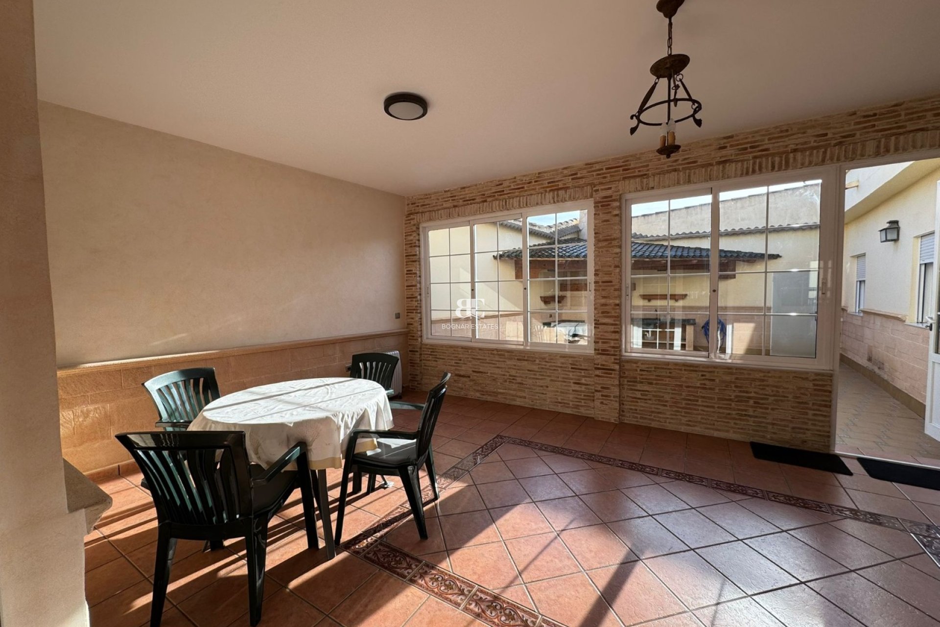 Resale - Townhouse -
Los Montesinos