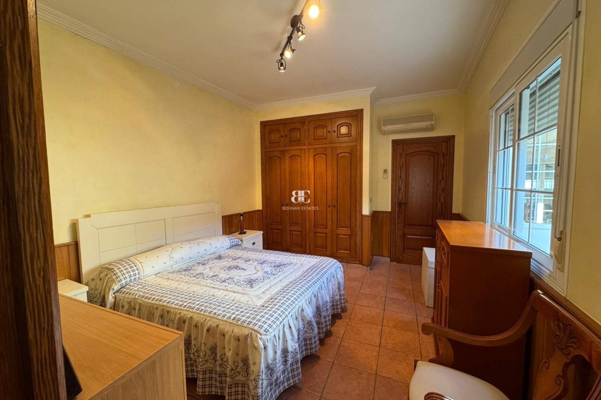 Resale - Townhouse -
Los Montesinos