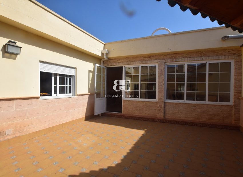 Resale - Townhouse -
Los Montesinos