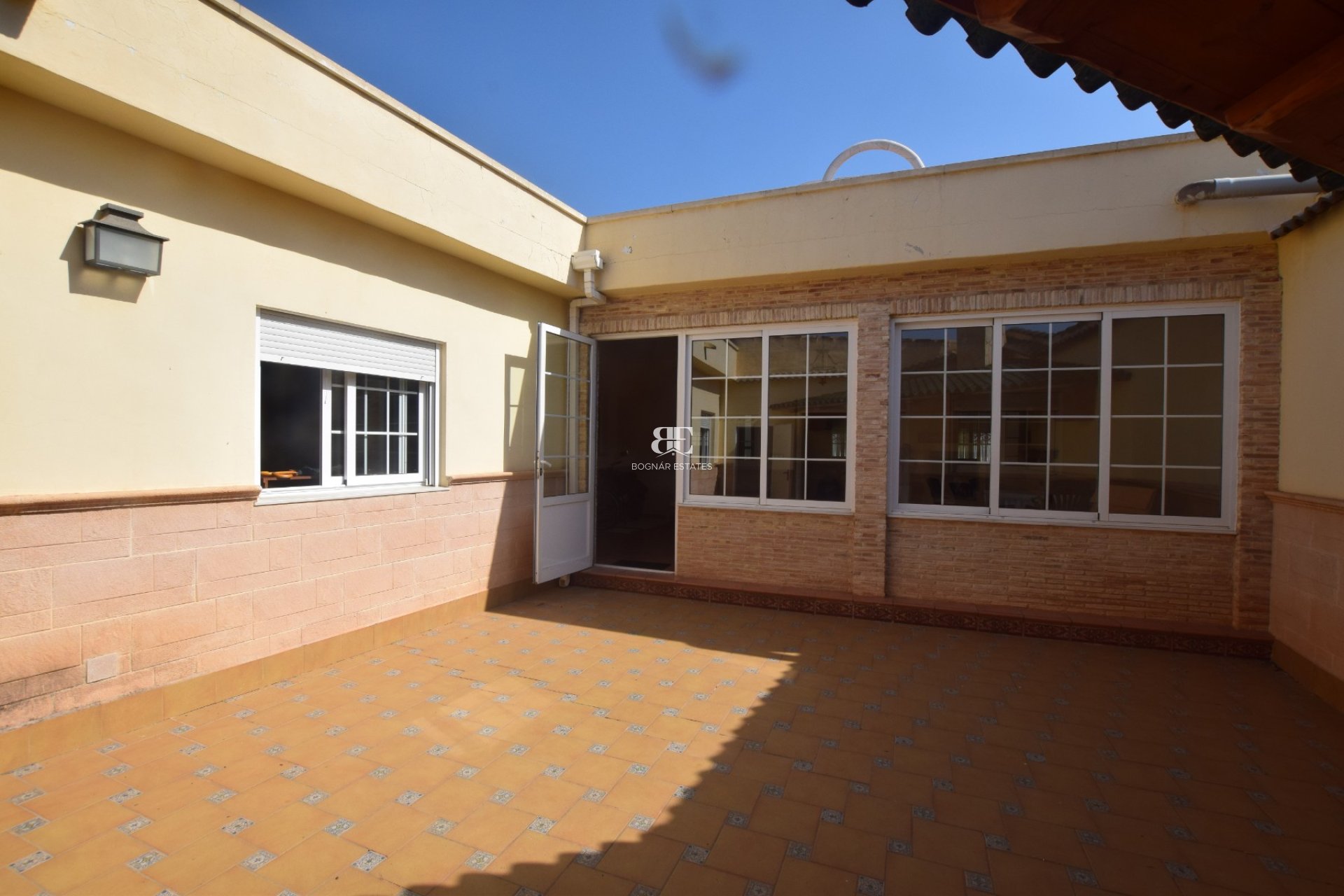 Resale - Townhouse -
Los Montesinos