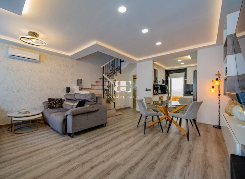 Resale - Townhouse -
Orihuela Costa - Villamartín