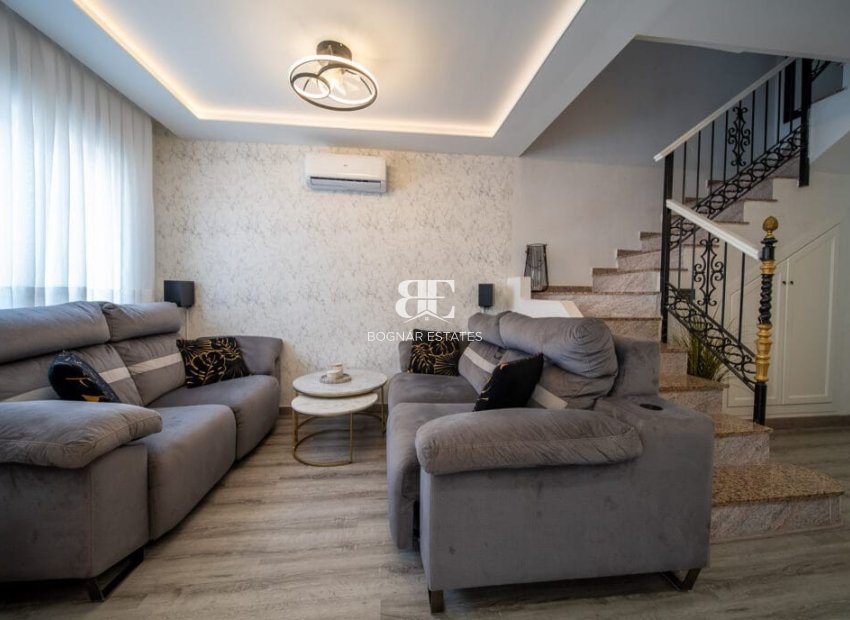 Resale - Townhouse -
Orihuela Costa - Villamartín
