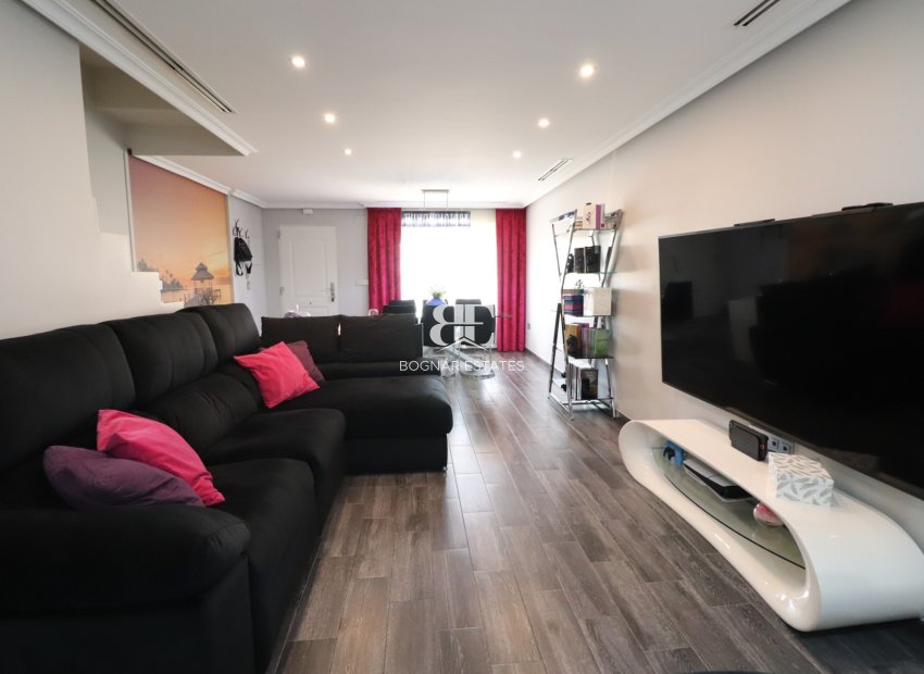 Resale - Townhouse -
Redován - Redovan - Town