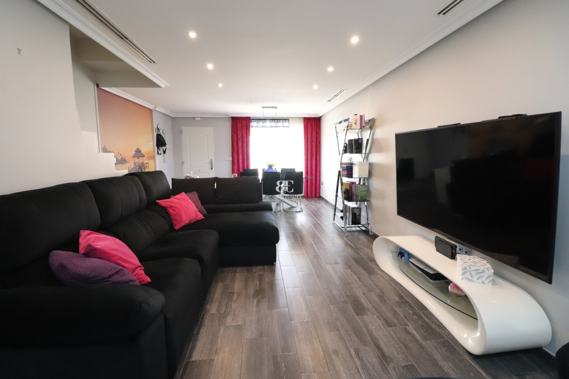 Resale - Townhouse -
Redován - Redovan - Town