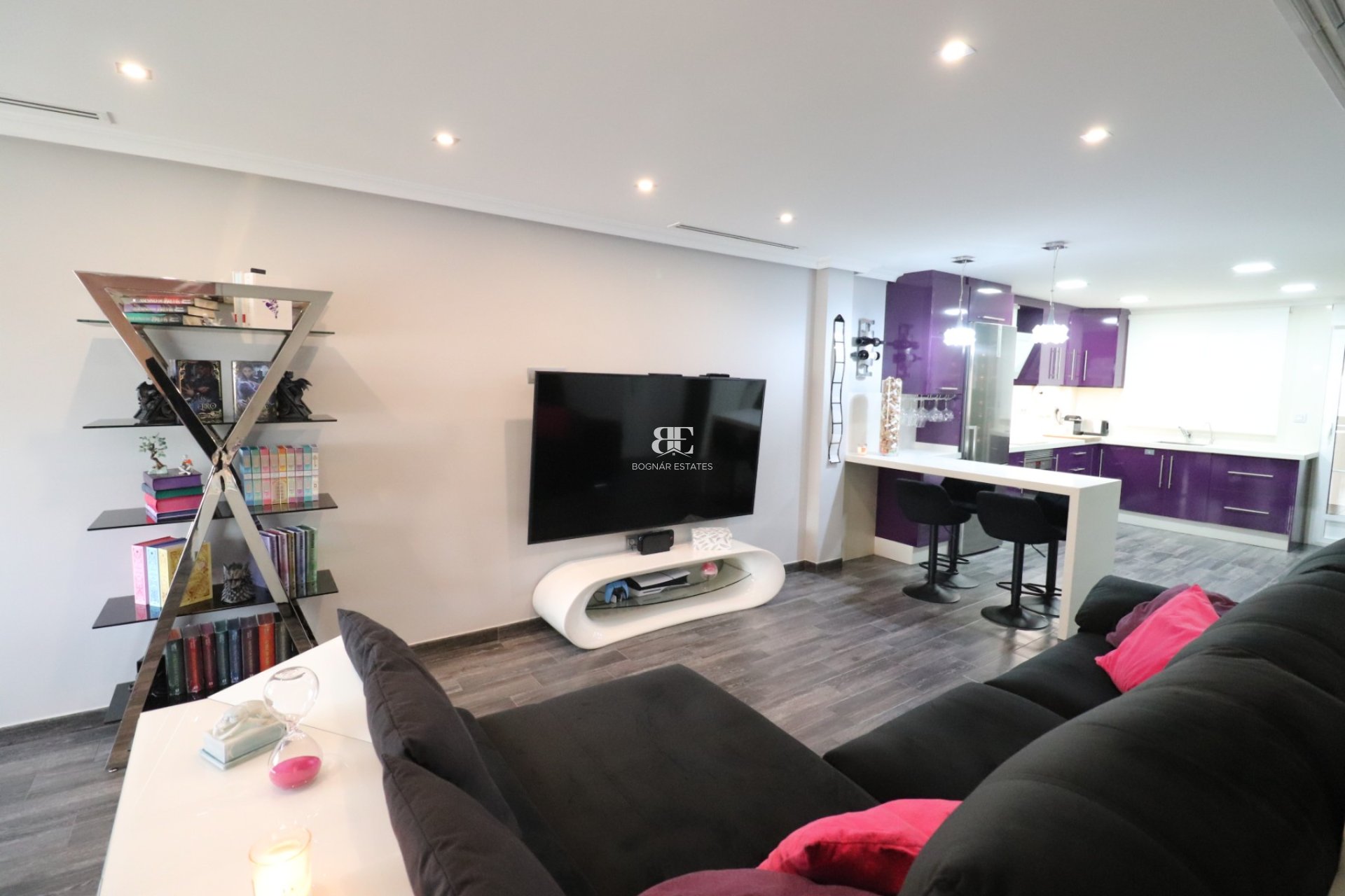 Resale - Townhouse -
Redován - Redovan - Town