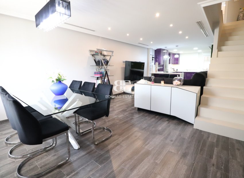 Resale - Townhouse -
Redován - Redovan - Town