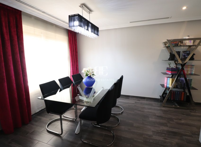 Resale - Townhouse -
Redován - Redovan - Town