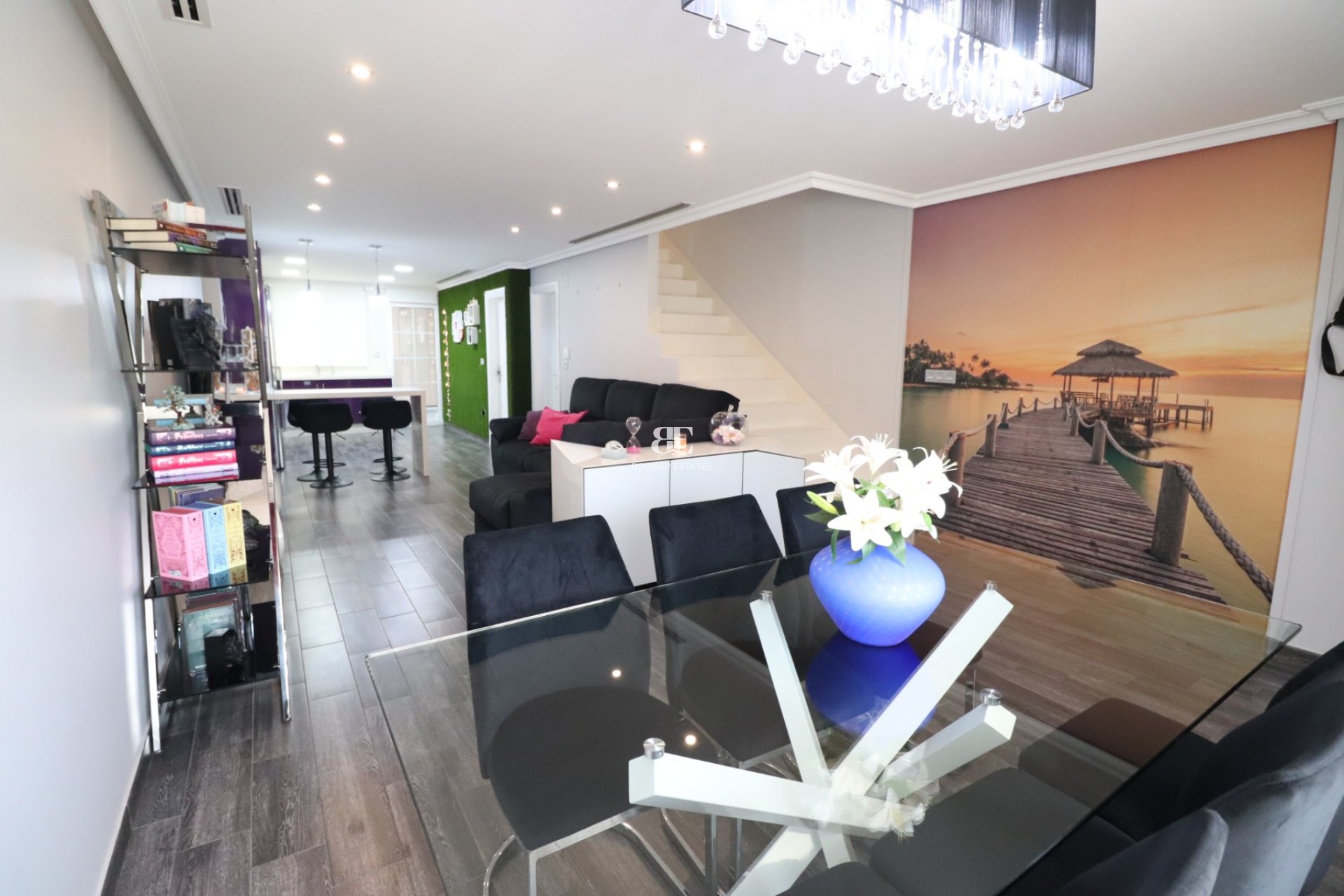 Resale - Townhouse -
Redován - Redovan - Town