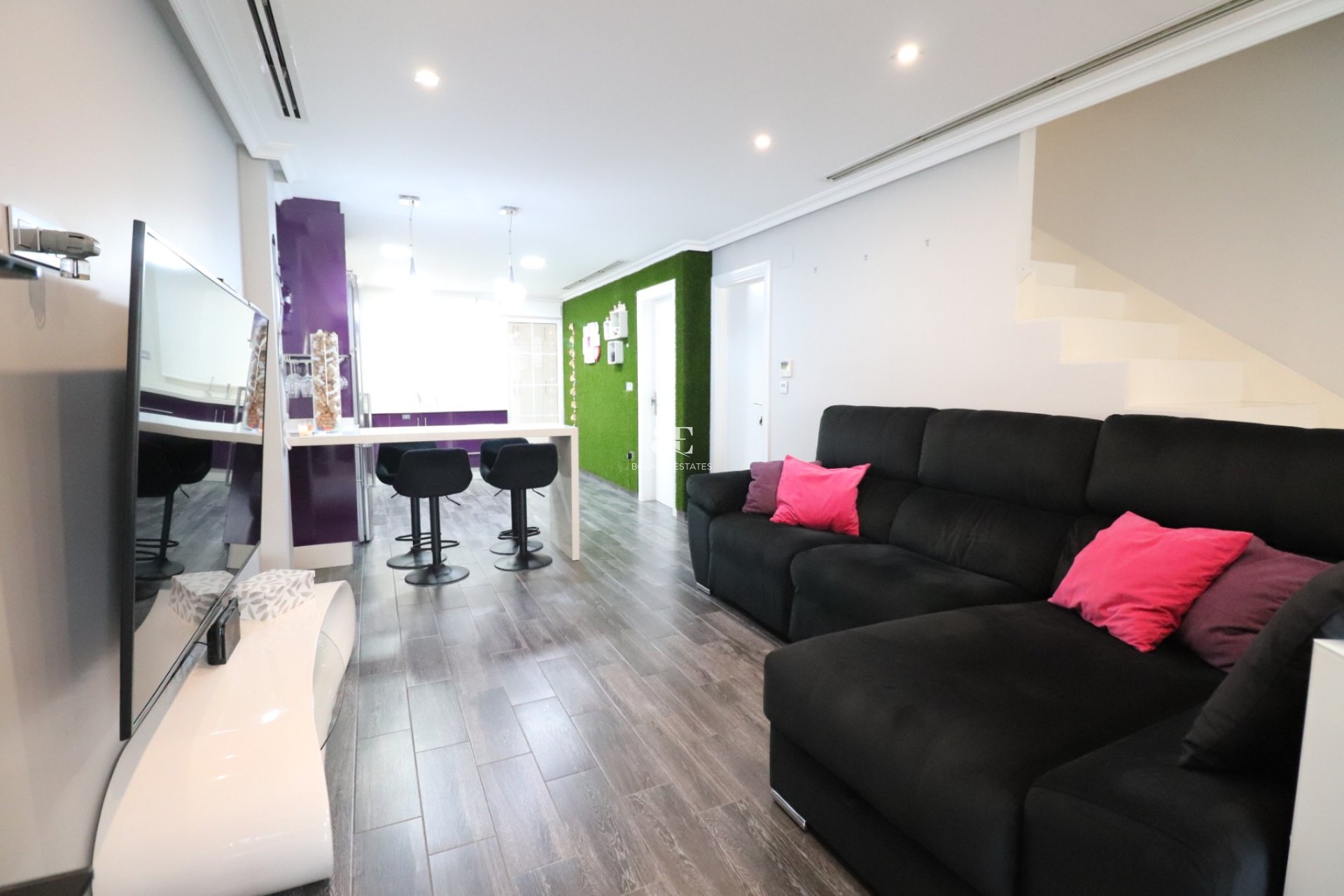 Resale - Townhouse -
Redován - Redovan - Town