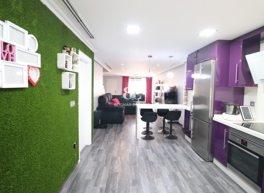 Resale - Townhouse -
Redován - Redovan - Town