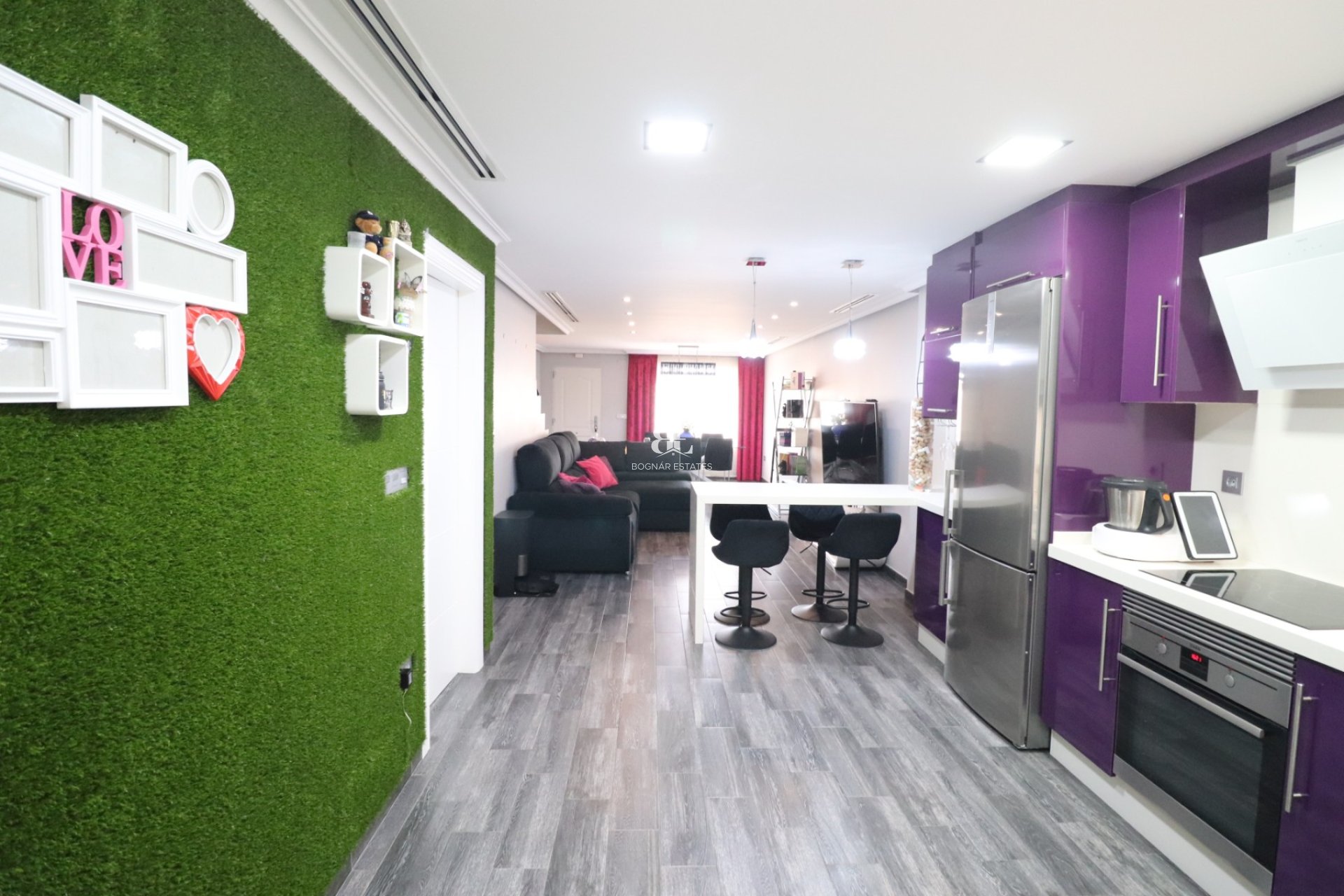 Resale - Townhouse -
Redován - Redovan - Town