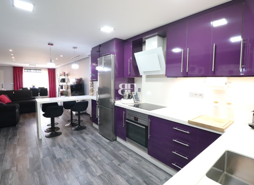 Resale - Townhouse -
Redován - Redovan - Town