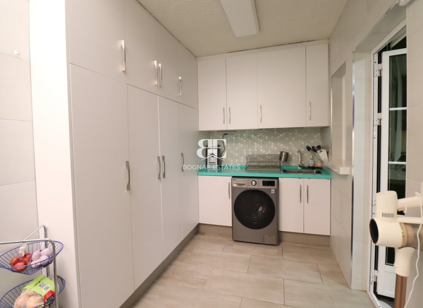 Resale - Townhouse -
Redován - Redovan - Town