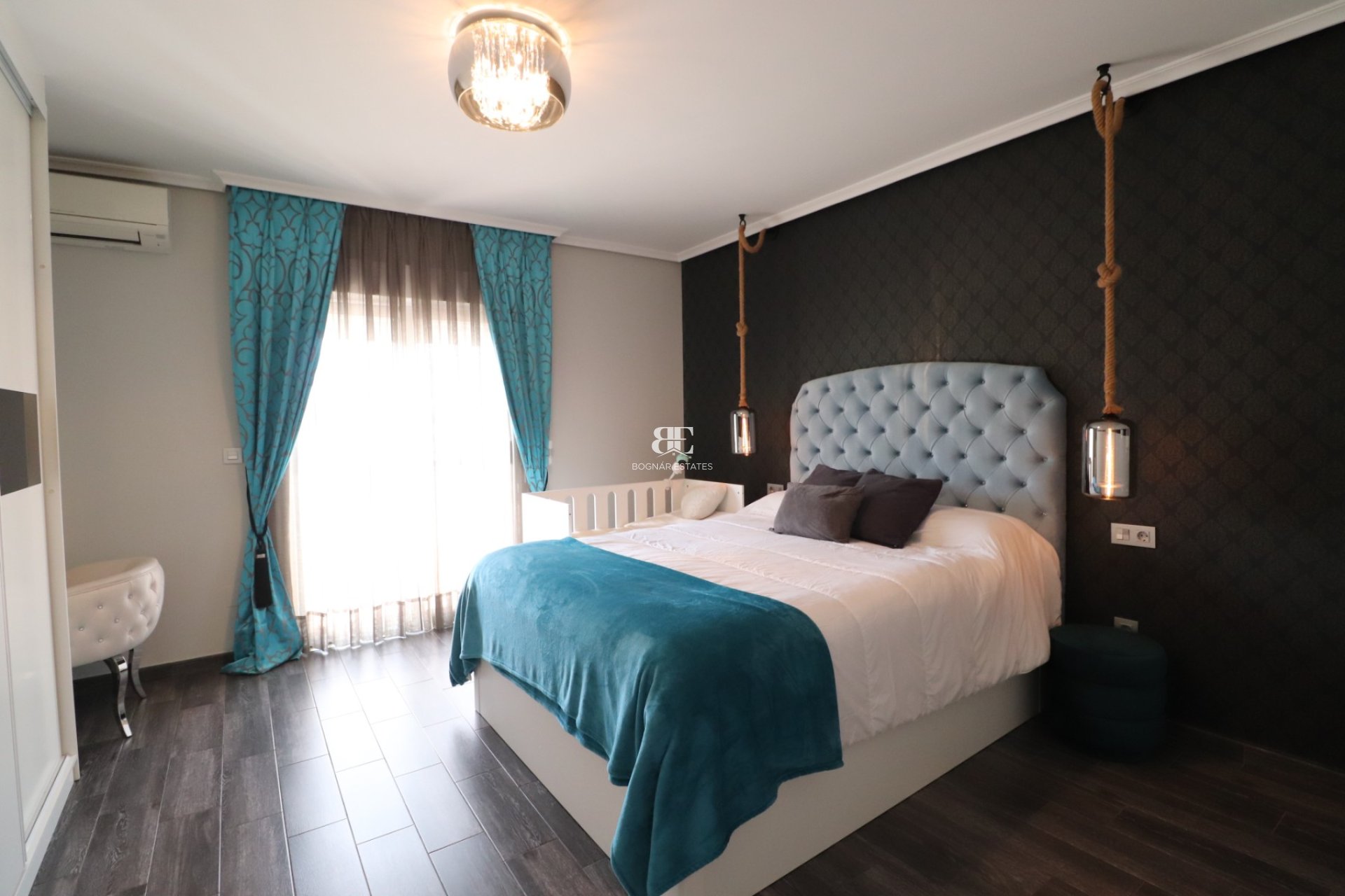 Resale - Townhouse -
Redován - Redovan - Town