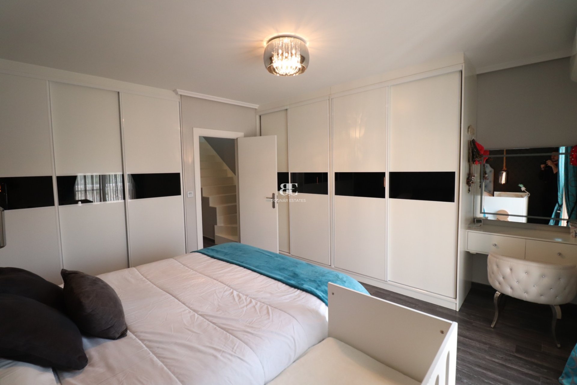 Resale - Townhouse -
Redován - Redovan - Town