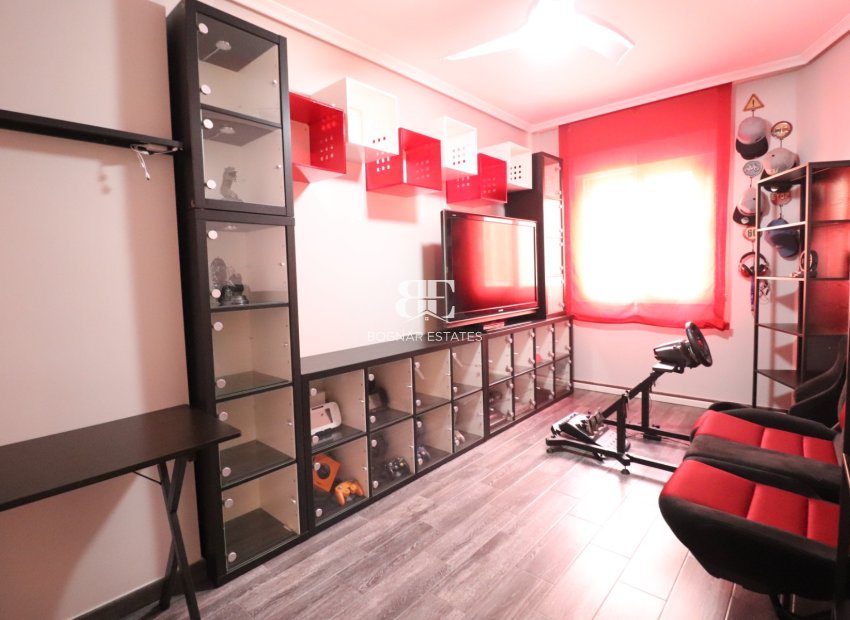 Resale - Townhouse -
Redován - Redovan - Town