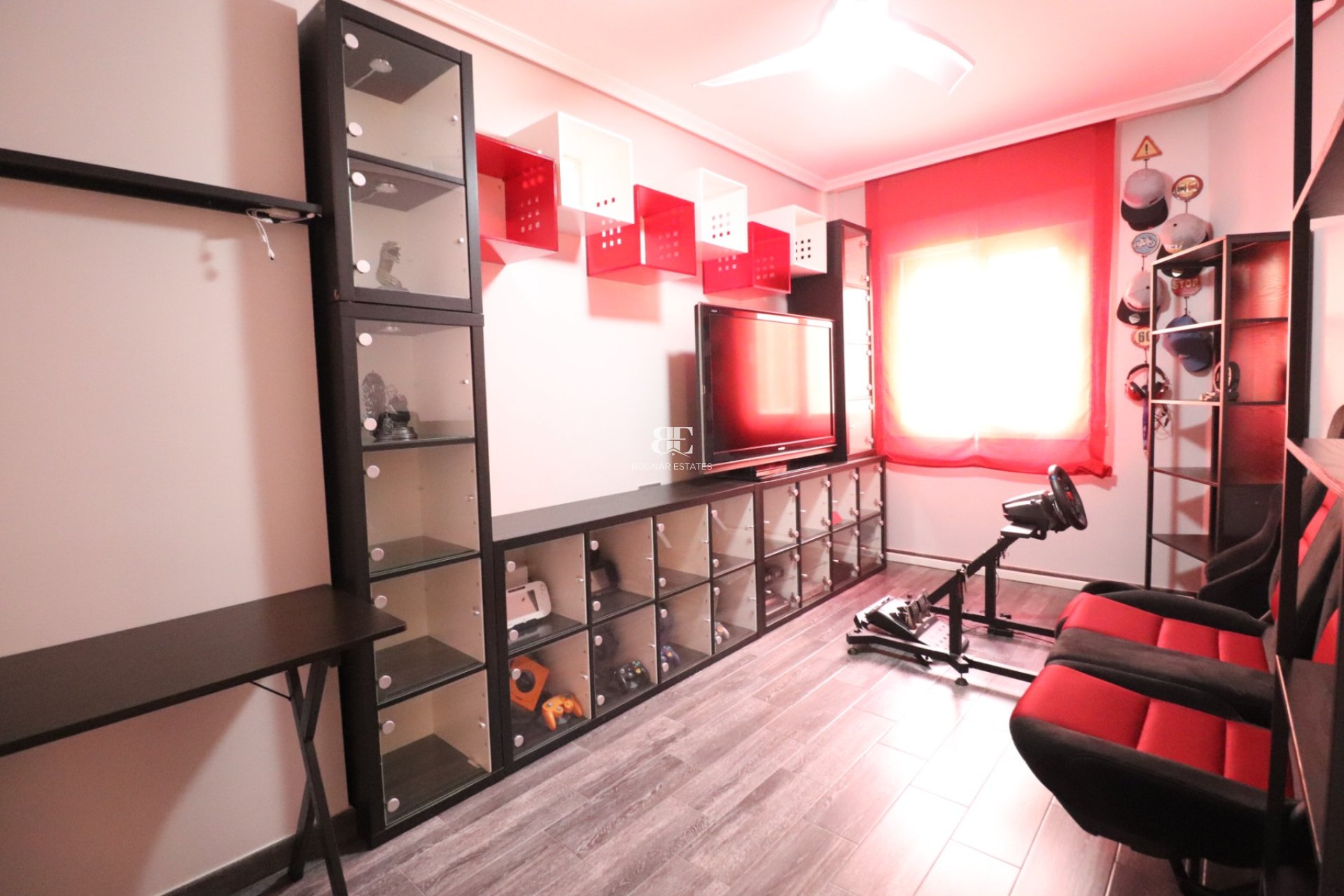 Resale - Townhouse -
Redován - Redovan - Town