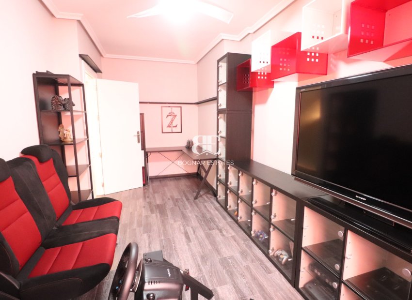 Resale - Townhouse -
Redován - Redovan - Town