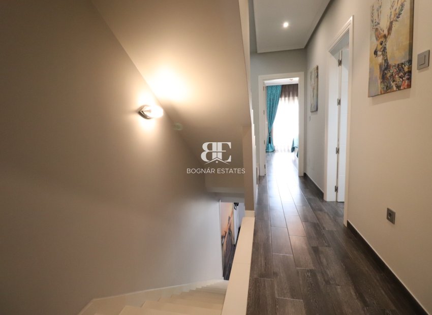 Resale - Townhouse -
Redován - Redovan - Town