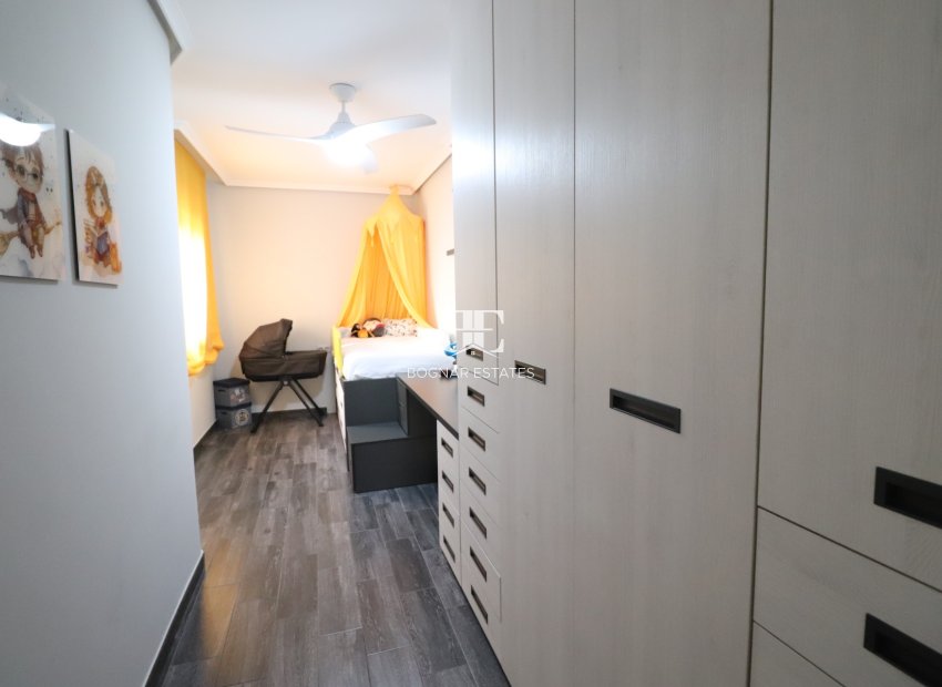 Resale - Townhouse -
Redován - Redovan - Town