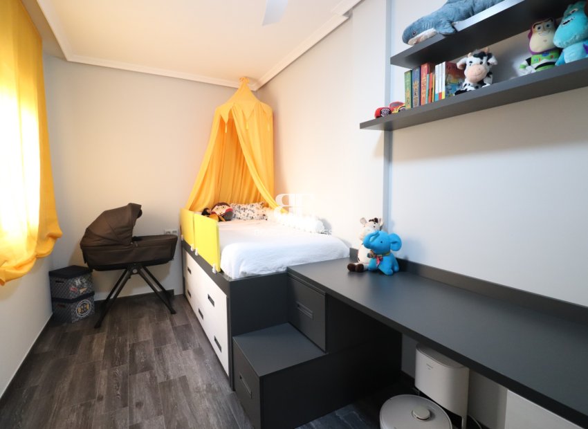 Resale - Townhouse -
Redován - Redovan - Town