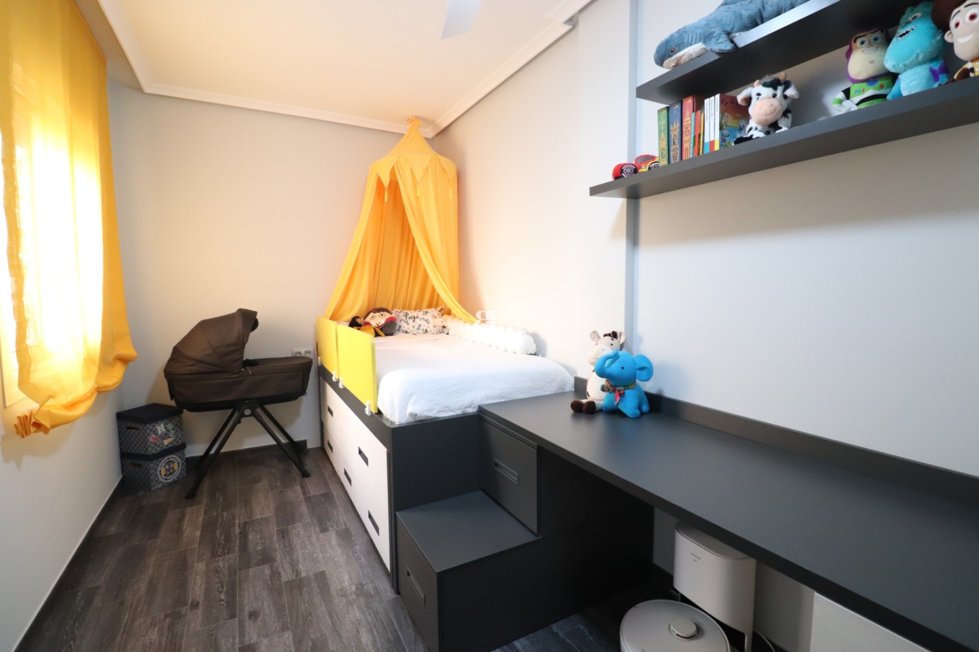 Resale - Townhouse -
Redován - Redovan - Town