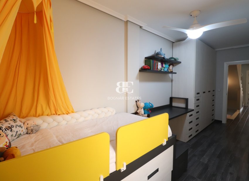 Resale - Townhouse -
Redován - Redovan - Town