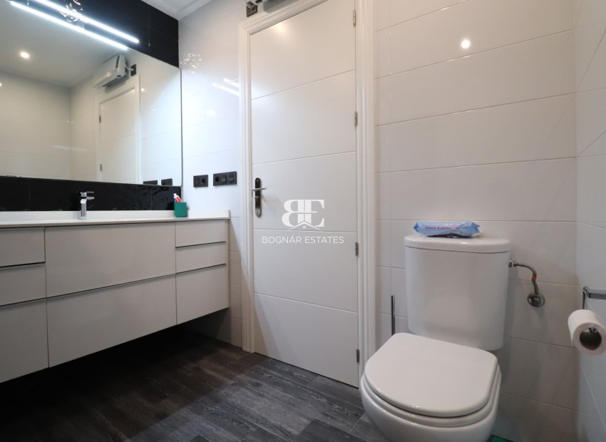 Resale - Townhouse -
Redován - Redovan - Town