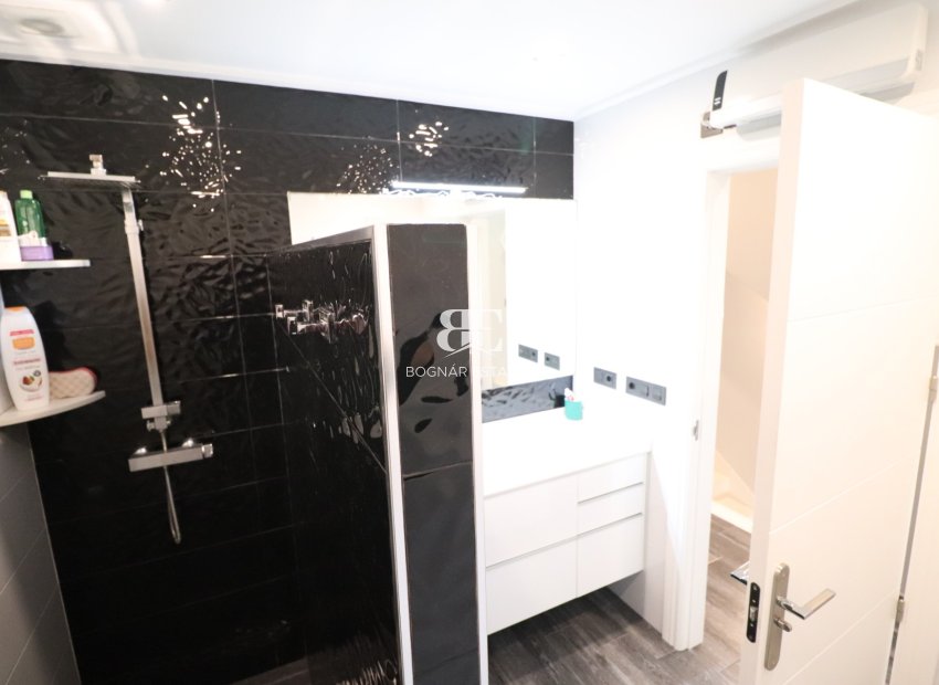 Resale - Townhouse -
Redován - Redovan - Town