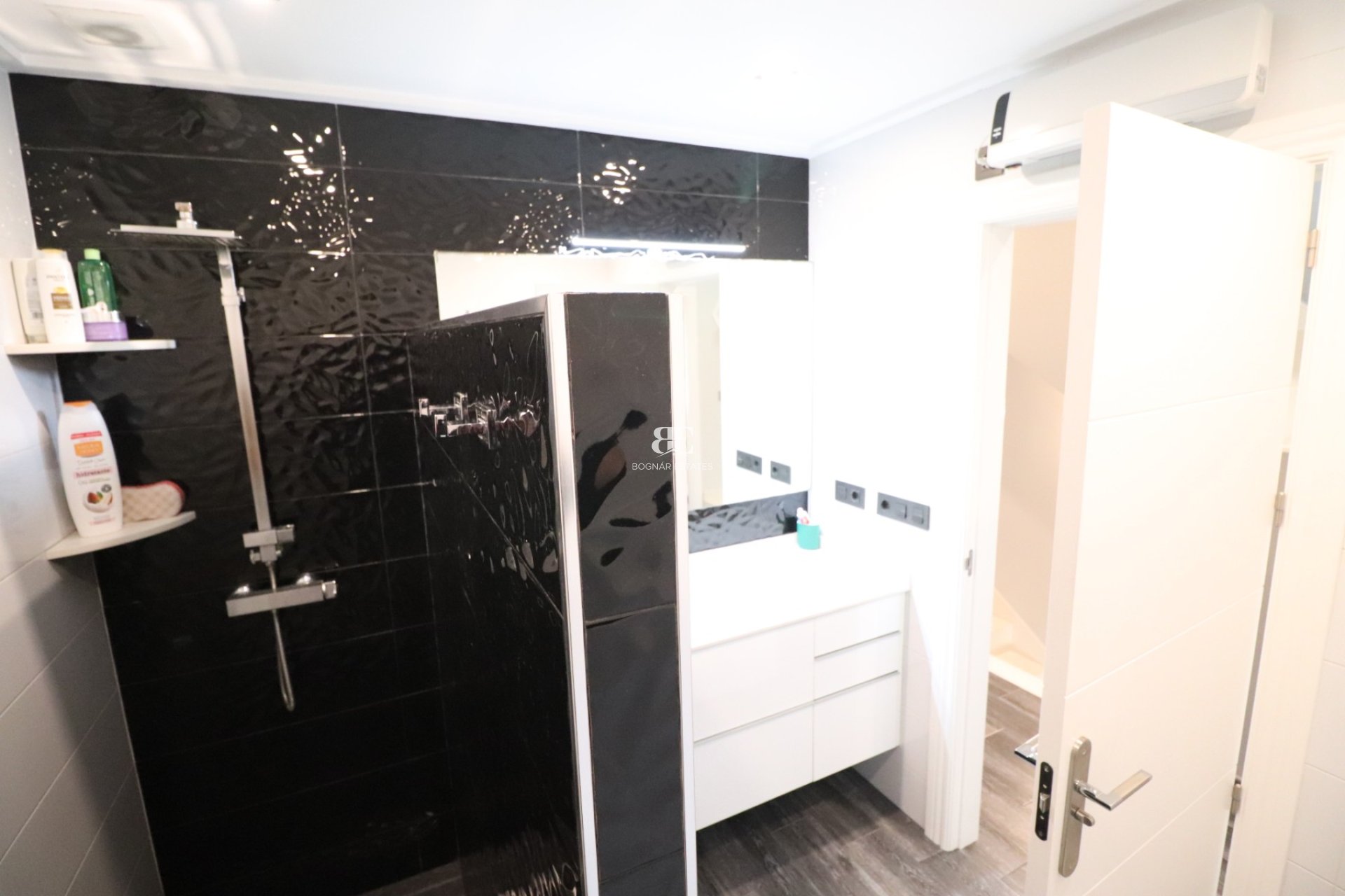 Resale - Townhouse -
Redován - Redovan - Town