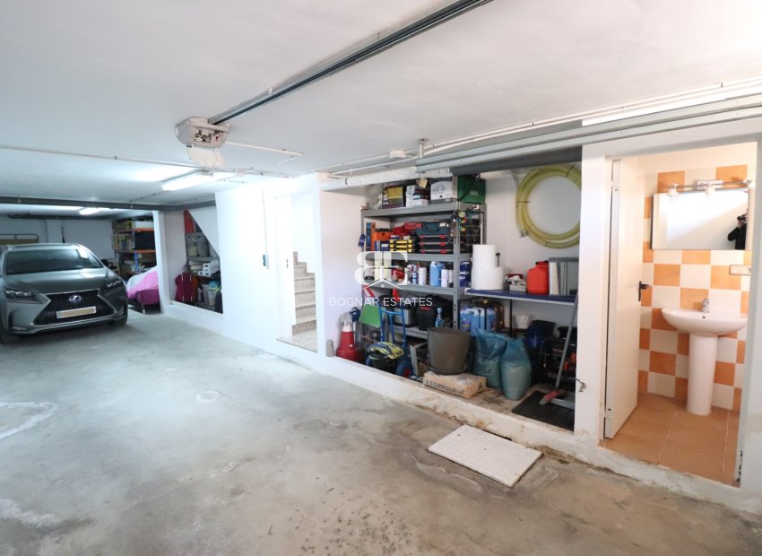 Resale - Townhouse -
Redován - Redovan - Town